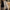 warme teddy camera neck strap in beige gedragen door fotograag als schouderband